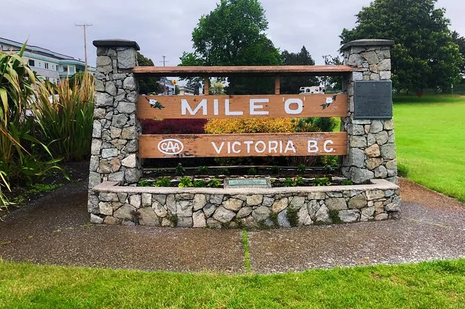 Das Schild Mile 0 des Trans-Canada Highway in Victoria